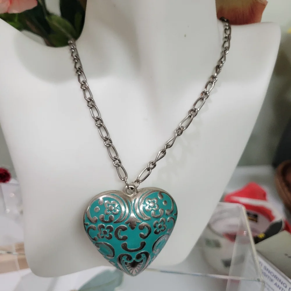 TRUE VINTAGE LARGE PUFFY TURQUOISE ENAMEL HEART NECKLACE. GORGEOUS. AJDUSTABLE - Picture 1 of 6